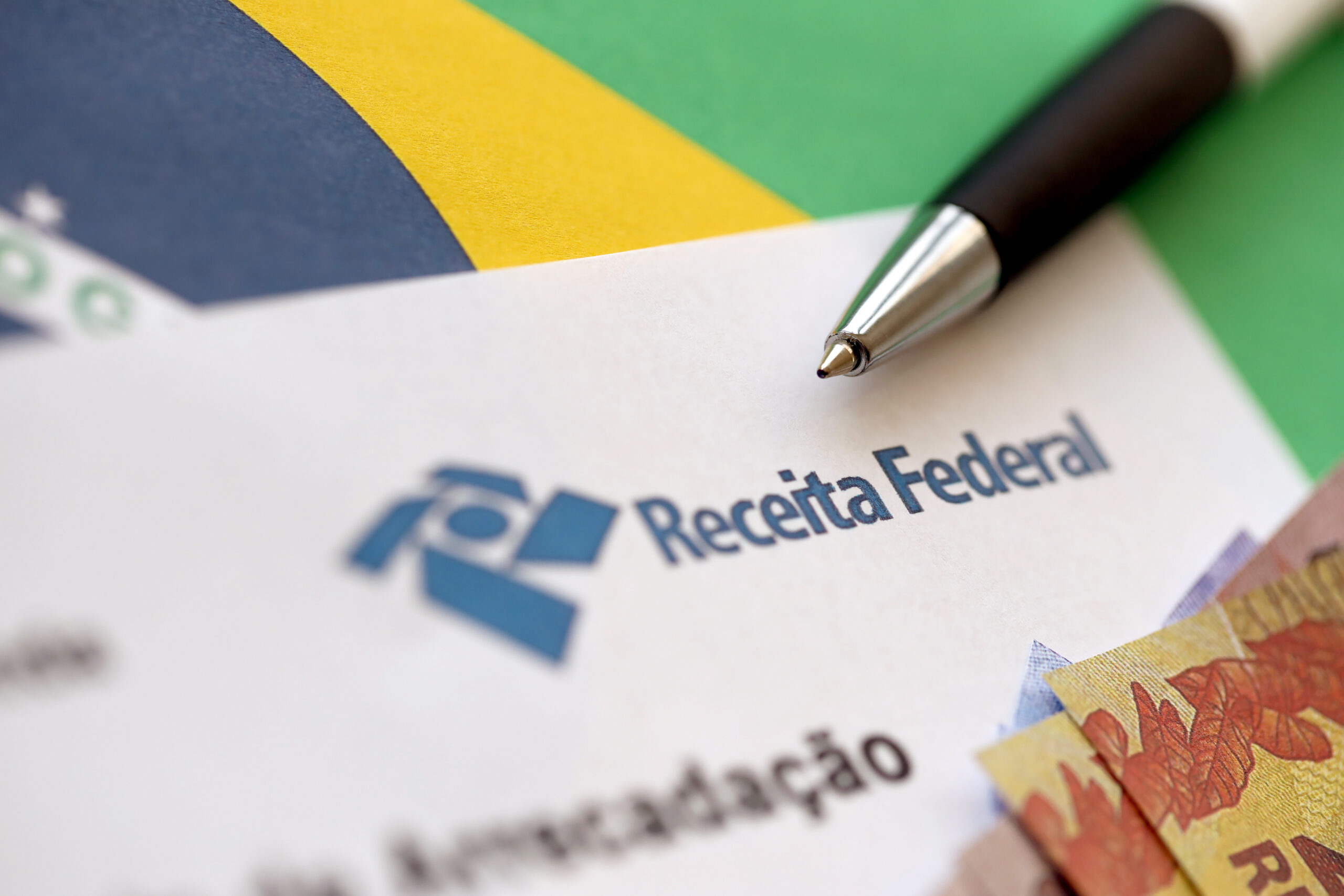 A malha fina é um processo automatizado da Receita Federal que cruza os dados da sua declaração de Imposto de Renda com informações fornecidas por empregadores, bancos, operadoras de saúde, cartórios e outras fontes