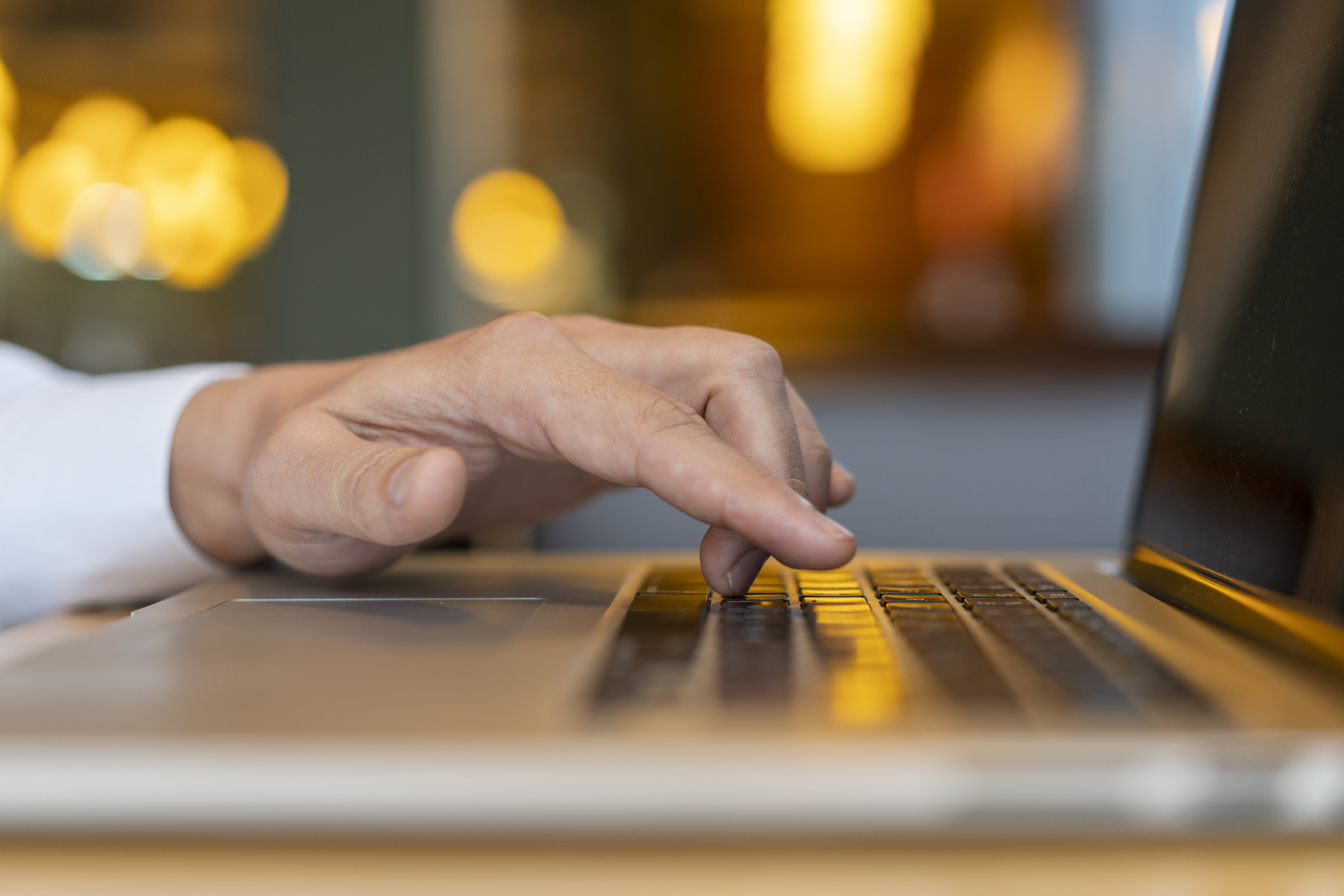 O certificado digital é usado para assinar documentos que frequentemente contêm dados pessoais de clientes, funcionários e fornecedores