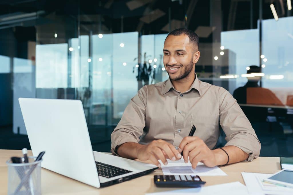 O certificado digital para contador é usado para assinar, transmitir e representar o cliente em diversas obrigações fiscais, contábeis e trabalhistas